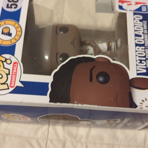 Funko Pop NBA Indiana Pacers Victor Oladipo Figure 58 - Picture 4 of 5